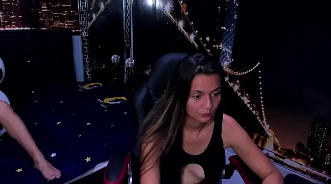 Snapshot of ValentinaAndTerry chatting on 01/04/25, 05:47 ValentinaAndTerry online show from 01/04/25, 05:47