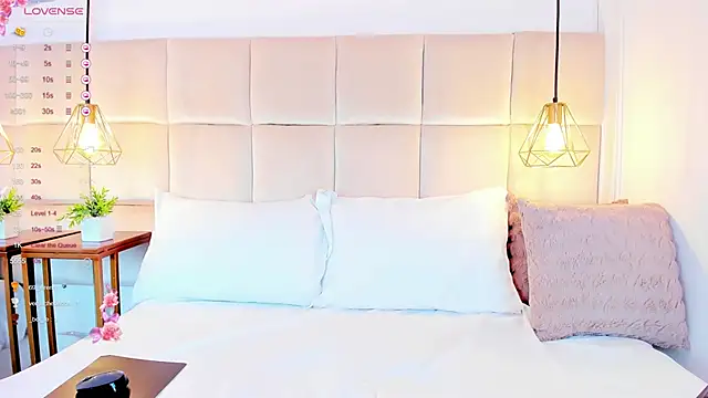 Snapshot of LinaGlam chatting on 01/07/25, 10:41 LinaGlam online show from 01/07/25, 10:41