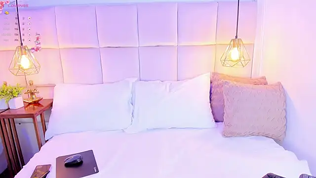 Snapshot of LinaGlam chatting on 02/05/25, 10:33 LinaGlam online show from 02/05/25, 10:33