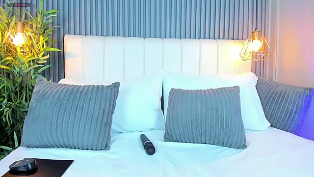 Snapshot of LinaGlam chatting on 09/15/25, 10:54 LinaGlam online show from 09/15/25, 10:54