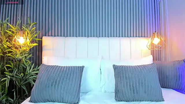 Snapshot of LinaGlam chatting on 09/25/25, 10:46 LinaGlam online show from 09/25/25, 10:46