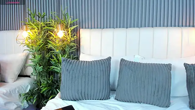 Snapshot of LinaGlam chatting on 11/14/25, 05:11 LinaGlam online show from 11/14/25, 05:11