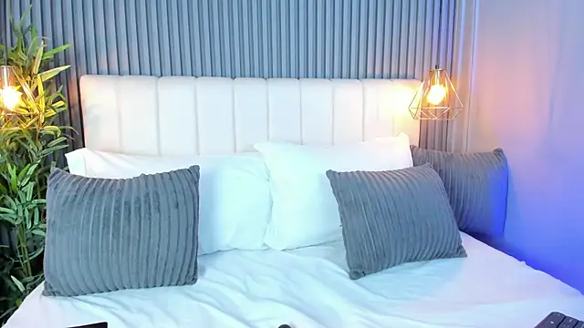 Snapshot of LinaGlam chatting on 11/18/25, 05:06 LinaGlam online show from 11/18/25, 05:06