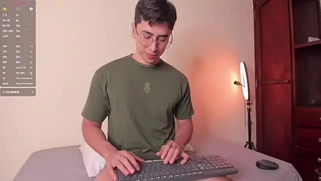 Snapshot of Alexx_oconnor chatting on 01/08/25, 05:48 Alexx oconnor online show from 01/08/25, 05:48