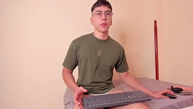 Snapshot of Alexx_oconnor chatting on 02/16/25, 01:49 Alexx oconnor online show from 02/16/25, 01:49