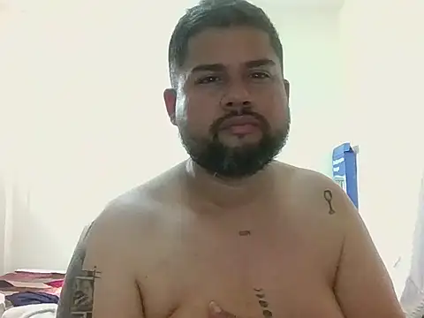 Snapshot of GABRIELGARCIA1313 chatting on 02/14/26, 06:48 GABRIELGARCIA1313 online show from 02/14/26, 06:48