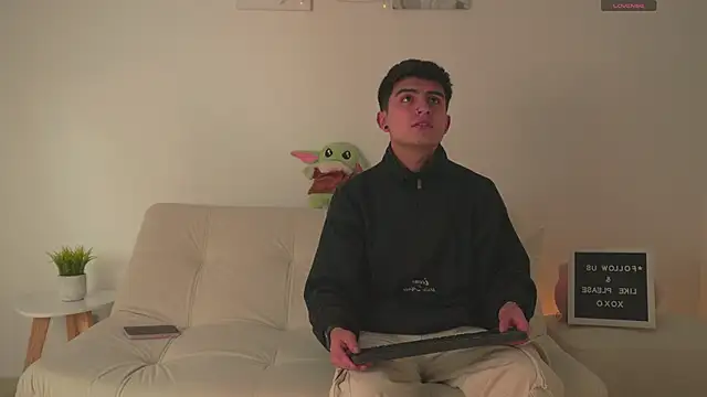 tommy and sophie online show from 01/31/25, 04:36