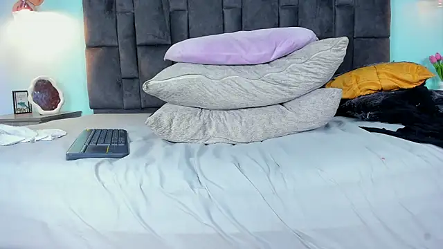 DulceAurora   online show from 02/18/25, 05:42