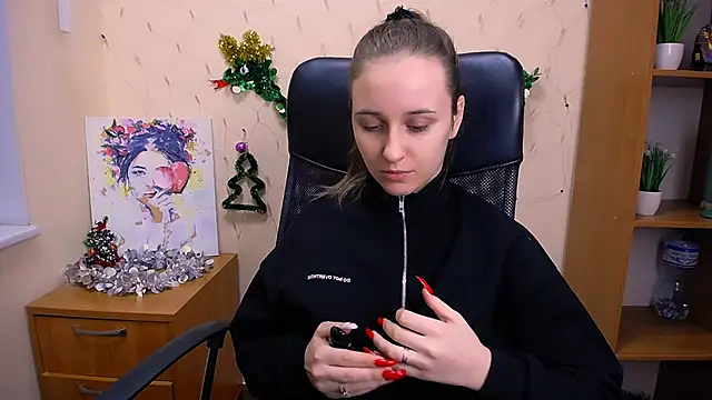  Nicole new online show from 12/28/24, 12:35