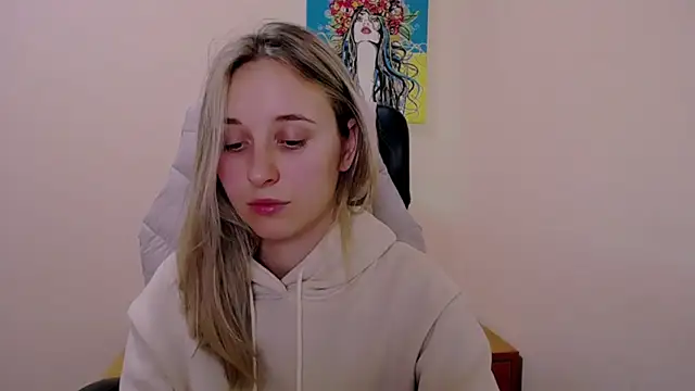  Nicole new online show from 10/19/25, 11:22