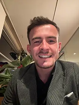 Snapshot of eddy355 chatting on 10/29/25, 06:53 eddy355 online show from 10/29/25, 06:53