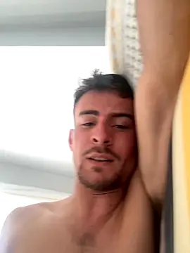 Snapshot of eddy355 chatting on 11/02/25, 01:24 eddy355 online show from 11/02/25, 01:24