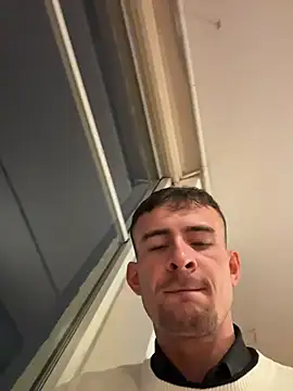 Snapshot of eddy355 chatting on 11/05/25, 07:03 eddy355 online show from 11/05/25, 07:03