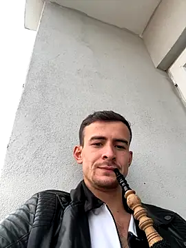 Snapshot of eddy355 chatting on 11/20/25, 12:38 eddy355 online show from 11/20/25, 12:38