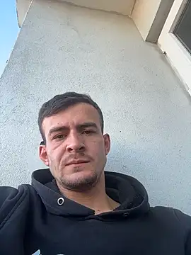 Snapshot of eddy355 chatting on 11/27/25, 01:02 eddy355 online show from 11/27/25, 01:02