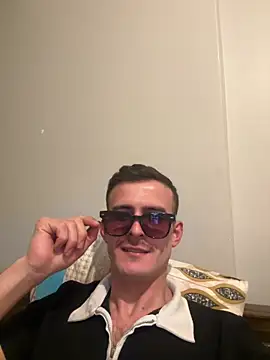 Snapshot of eddy355 chatting on 12/18/25, 06:47 eddy355 online show from 12/18/25, 06:47