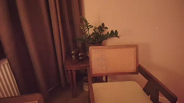 Snapshot of Nina24 chatting on 10/25/25, 08:25 Nina24 online show from 10/25/25, 08:25