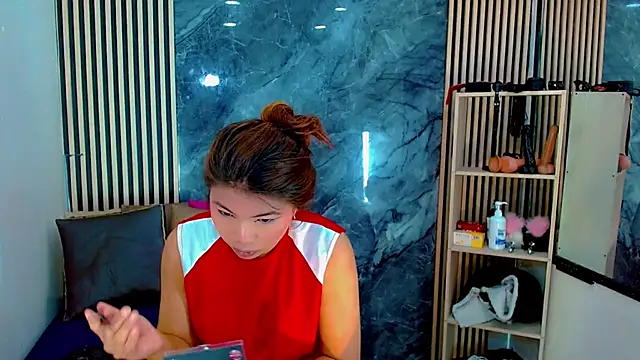 Isalombardi online show from 11/11/25, 03:39