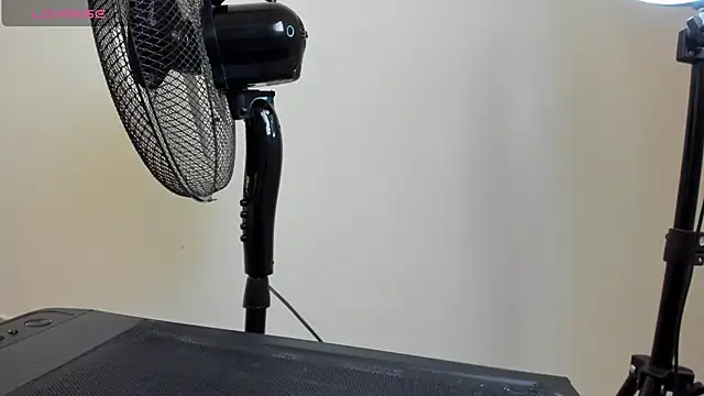 Snapshot of miaybabysone chatting on 01/21/25, 06:43 miaybabysone online show from 01/21/25, 06:43