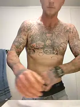 Snapshot of jtw14 chatting on 02/10/25, 02:37 jtw14 online show from 02/10/25, 02:37