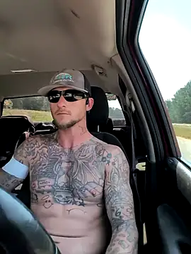 Snapshot of jtw14 chatting on 09/19/25, 03:45 jtw14 online show from 09/19/25, 03:45