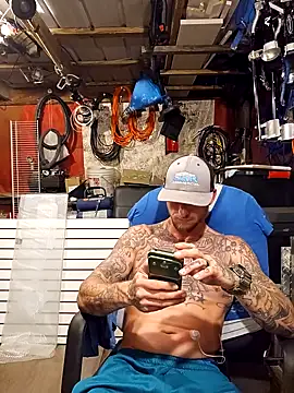 Snapshot of jtw14 chatting on 09/26/25, 03:21 jtw14 online show from 09/26/25, 03:21