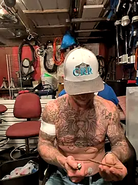 Snapshot of jtw14 chatting on 10/03/25, 12:51 jtw14 online show from 10/03/25, 12:51