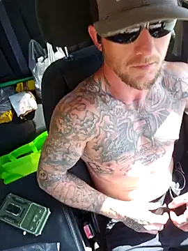 Snapshot of jtw14 chatting on 10/10/25, 06:18 jtw14 online show from 10/10/25, 06:18