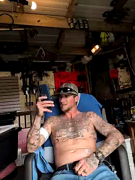 Snapshot of jtw14 chatting on 10/12/25, 06:40 jtw14 online show from 10/12/25, 06:40