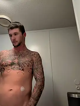 Snapshot of jtw14 chatting on 10/24/25, 12:23 jtw14 online show from 10/24/25, 12:23