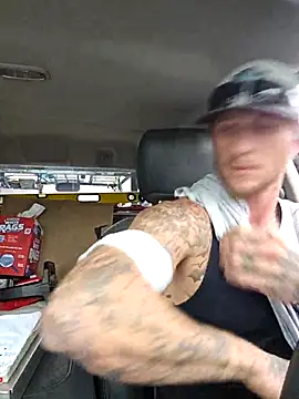 Snapshot of jtw14 chatting on 10/28/25, 12:52 jtw14 online show from 10/28/25, 12:52