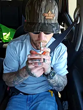 Snapshot of jtw14 chatting on 10/31/25, 03:57 jtw14 online show from 10/31/25, 03:57