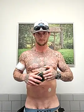 Snapshot of jtw14 chatting on 11/01/25, 12:40 jtw14 online show from 11/01/25, 12:40