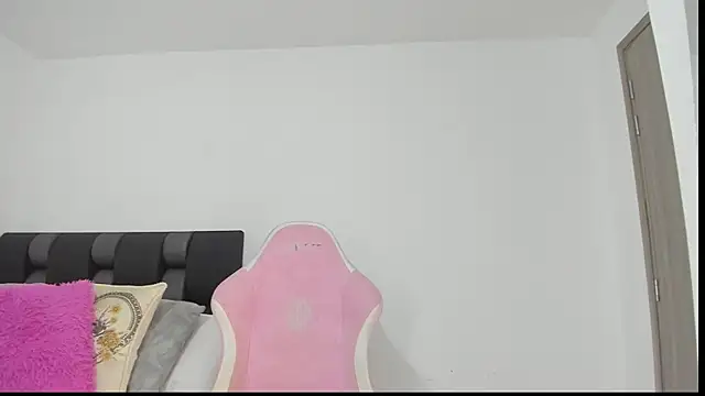 Snapshot of SabaBrown chatting on 12/13/24, 03:38 SabaBrown online show from 12/13/24, 03:38