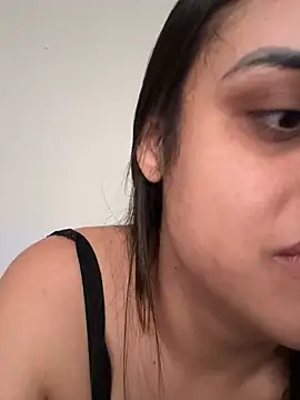 Snapshot of amorinha99 chatting on 05/18/26, 01:06 amorinha99 online show from 05/18/26, 01:06