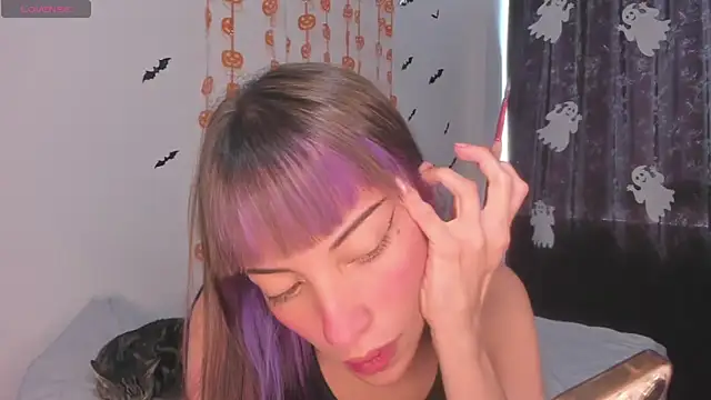 Snapshot of MiaGoth_ chatting on 10/22/25, 04:18 MiaGoth  online show from 10/22/25, 04:18