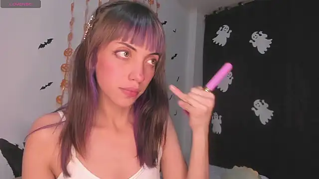 Snapshot of MiaGoth_ chatting on 10/23/25, 04:23 MiaGoth  online show from 10/23/25, 04:23