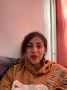 EmaSkyes online show from 10/05/25, 06:56