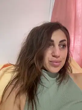 EmaSkyes online show from 11/10/25, 06:45