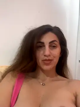 EmaSkyes online show from 11/12/25, 07:42