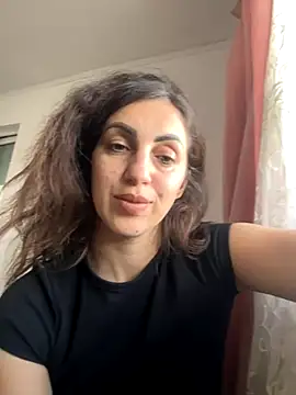 EmaSkyes online show from 11/26/25, 09:54