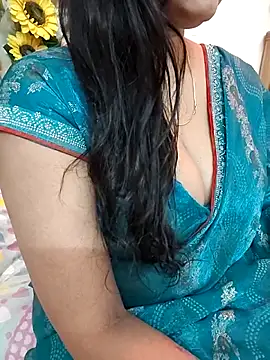 Snapshot of kaamuk_shweta chatting on 04/20/26, 08:06 kaamuk shweta online show from 04/20/26, 08:06