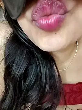 Snapshot of kaamuk_shweta chatting on 04/23/26, 12:29 kaamuk shweta online show from 04/23/26, 12:29