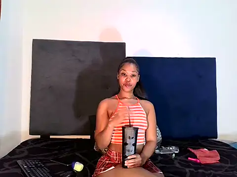 ReginaStar16 online show from 03/19/25, 10:09