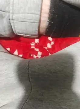 Snapshot of krissraw chatting on 10/11/25, 12:32 krissraw online show from 10/11/25, 12:32