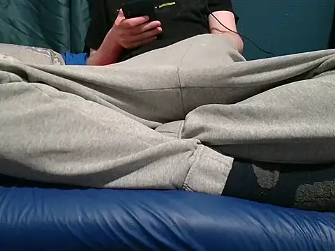 Snapshot of krissraw chatting on 11/18/25, 03:56 krissraw online show from 11/18/25, 03:56