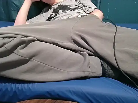 Snapshot of krissraw chatting on 11/28/25, 06:27 krissraw online show from 11/28/25, 06:27