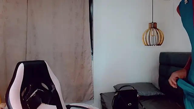 Snapshot of Oriana_braom chatting on 01/18/25, 02:03 Oriana braom online show from 01/18/25, 02:03