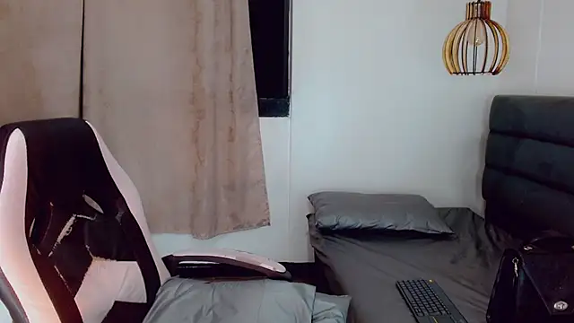 Snapshot of Oriana_braom chatting on 01/22/25, 01:42 Oriana braom online show from 01/22/25, 01:42