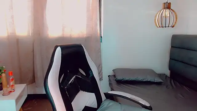 Snapshot of Oriana_braom chatting on 01/22/25, 10:26 Oriana braom online show from 01/22/25, 10:26